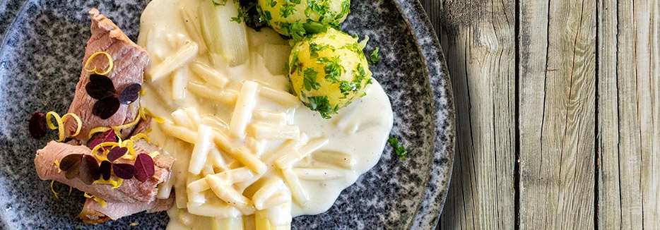 koldt-andebryst-med-kartofler-og-aspargessauce